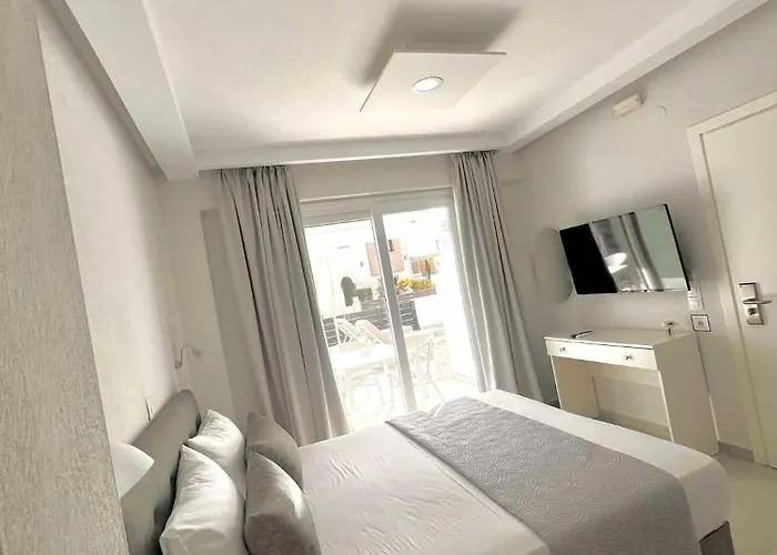 Interni Luxury Living B ニキティ